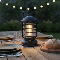 Dual-Power Power Supply Retro Camping Lantern Vintage Design LED Lantern Portable Hanging Camp Light for Emergency