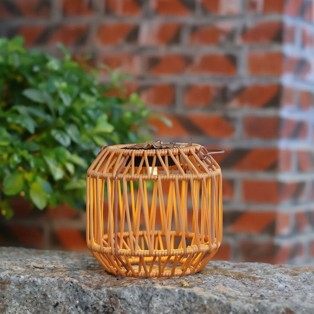 Outdoor Hanging Solar Lanterns Warm Glow Solar Lantern with Handle Handwoven Rattan Lantern Cordless for Patio, Garden, Balcony, Terrace