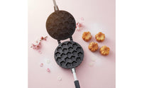 Non-Stick Surface Stovetop Waffle Creator Food-Grade Material Stovetop Waffle Iron Easy to Clean Flower Shape Cake Pan Even Heat Distribution for Home Cooks, Breakfast, Kitchen