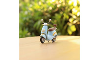 1:64 Scale Miniature Scooter Detailed Scooter with Kickstand Collectible Toy Vehicle Realistic for Collectors, Hobbyists, Desk Display, Dioramas, Street Scenes