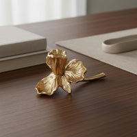 Iris Candle Holder Modern Luxury French Style Candle Holder Floral Design House Decoration for Study, Tabletop, Display