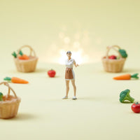 1:64 Scale Female Vendor Figure Hand Painted 1/64 Scale Woman Figure Handmade Miniature Chef Model for Hobbyists, Dioramas