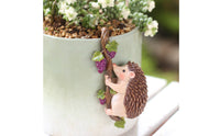 Hedgehog Figurine Pot Climber Cartoon Hanging Hedgehog Sculpture Creative Design Planter Decoration for Gardeners, Balcony, Patio