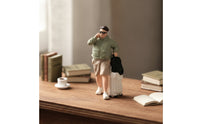 Passenger character/64 Scale Miniature with Suitcase Resin Miniature Figure for Hobbyists, Desktop Display