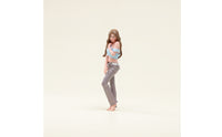 1/18 Scale Female Figurine Realistic Resin Miniature Expressive 1/18 Scale Female Figurine with Cropped Pants for Hobbyists