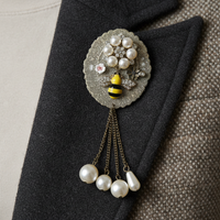 Vintage British Style Pearl Chain Bow Tie Brooch for Parties and Sweaters