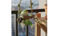 Frog Swing Decoration Cute Frog Ladder Hanger Resin Outdoor Decor for Garden