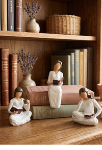 European-American Style Resin Craft Cute Blonde Hair Reading Girl Figurine Set of Three for Coffee Shop KTV Front Desk Tabletop Decoration