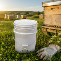 Heavy-Duty Thickened Wall Plastic Honey Pail with Spigot Food-Grade Honey Pail with Gate Valve Sealing Lid Beekeeping Bottling Pail Convenient Carry Handle for Beekeepers, Hobbyists, Apiary, Farm