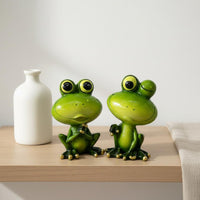 2 Pieces Cute Resin Frog Couple Bright Hues Frog Couple Figurines Decorative Decoration Handmade Craft Fine Features for Desktop